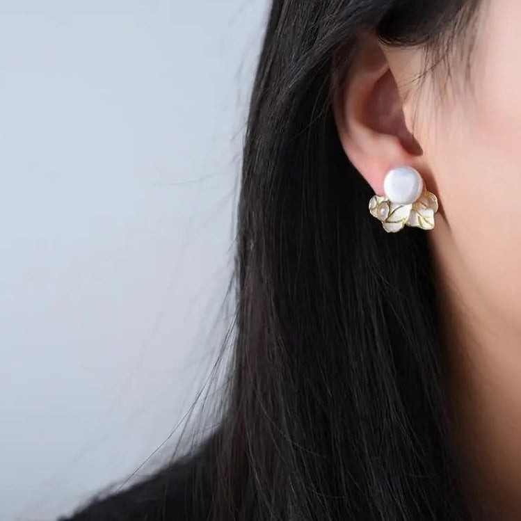 Pearl earrings flat pearl and leaves