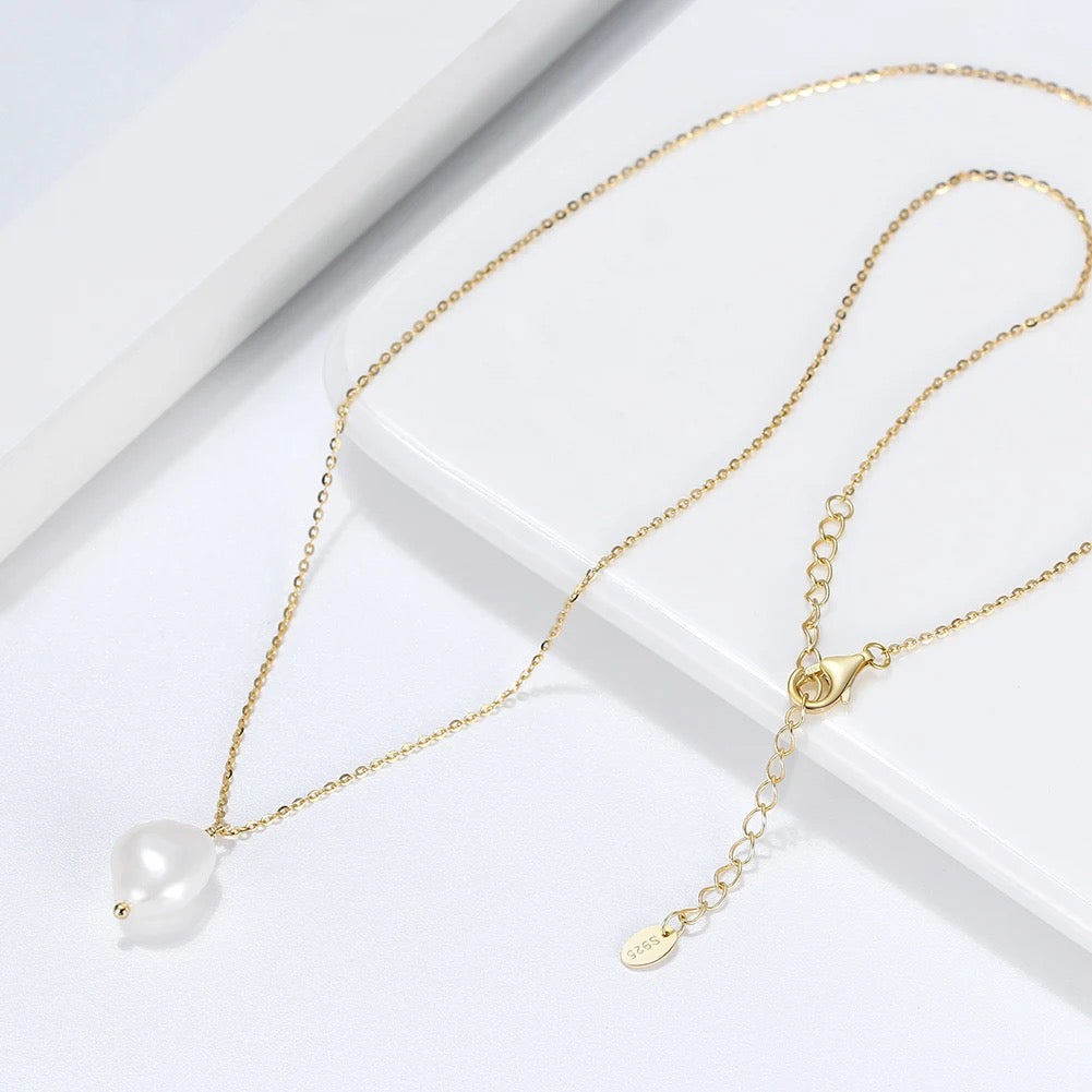 Große Perle an einer zarten Kette, 925er Silber 14K Gold