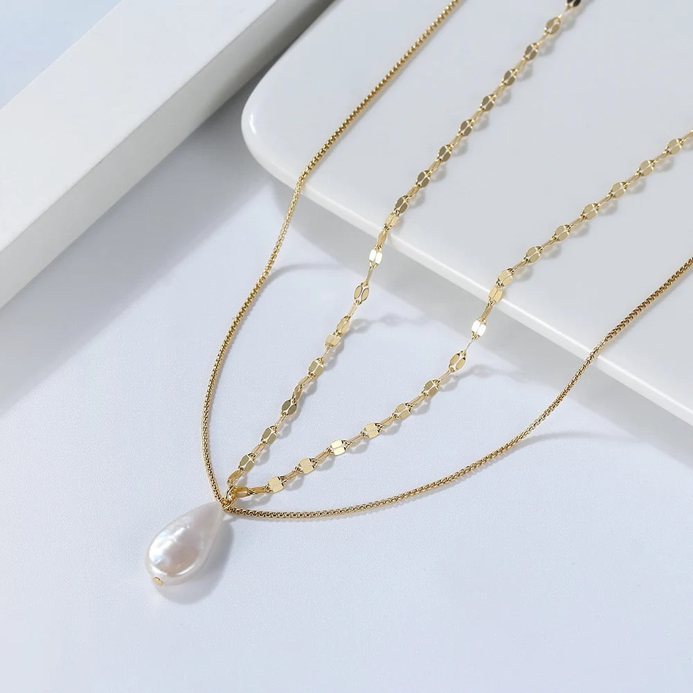 Elegant double chain with a flat oval freshwater pearl, 925 silver and 14K gold