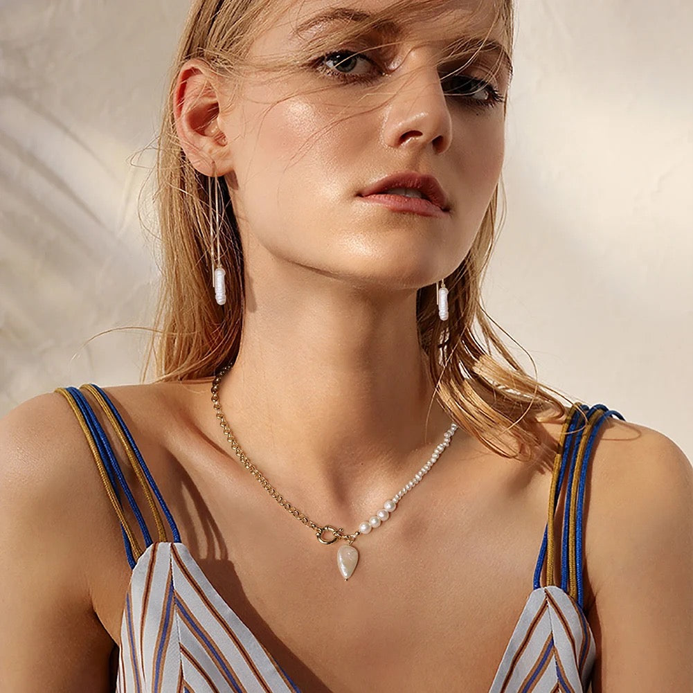 Handmade Chain Earrings: Unique Elegance with Natural Baroque Pearls Gold
