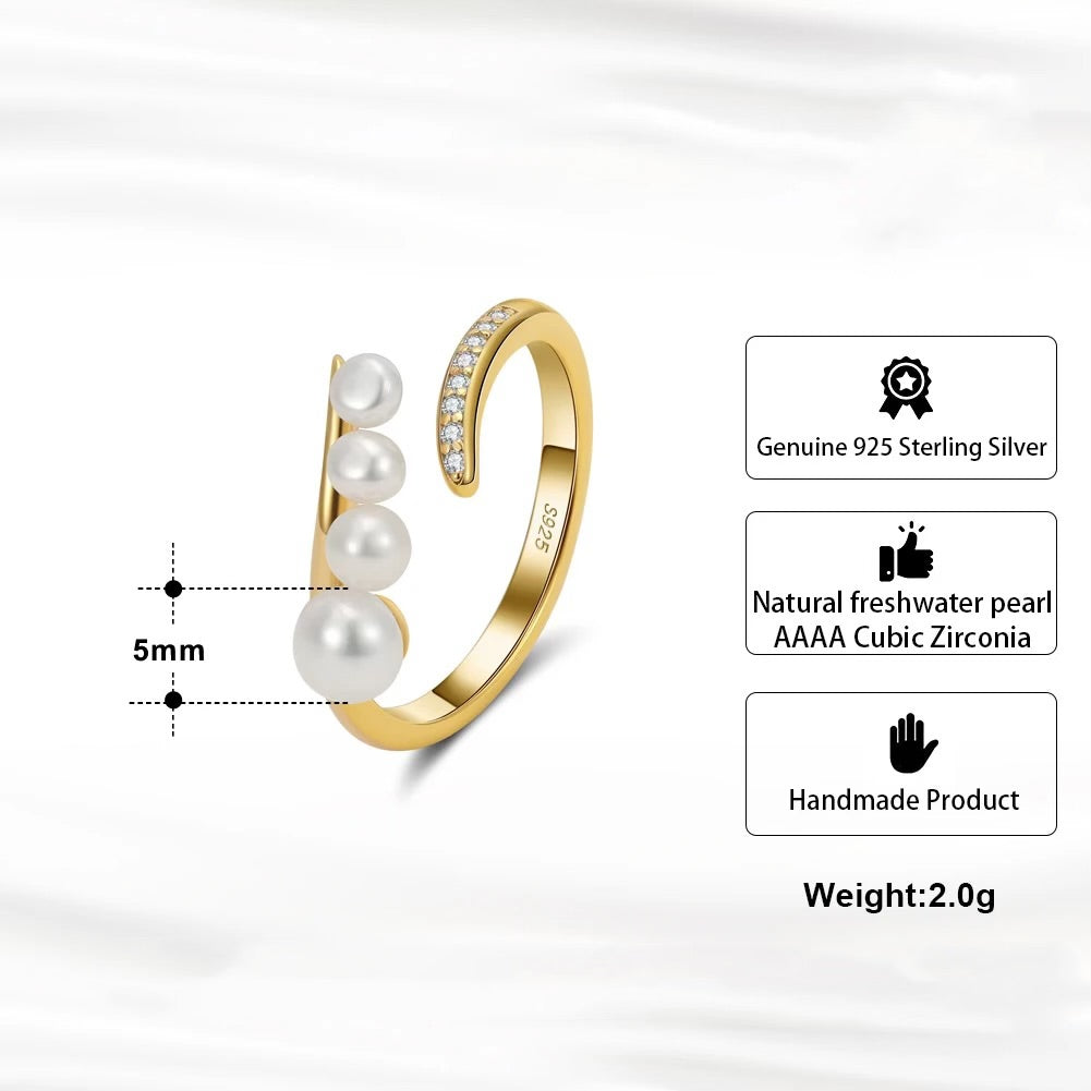 Handgefertigte Ohrringe und Ring mit kleinen Süßwasserperlen