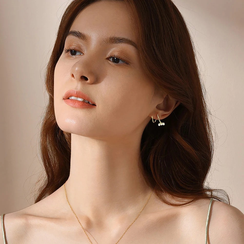 Modern earrings: small spiral and 3 freshwater pearls