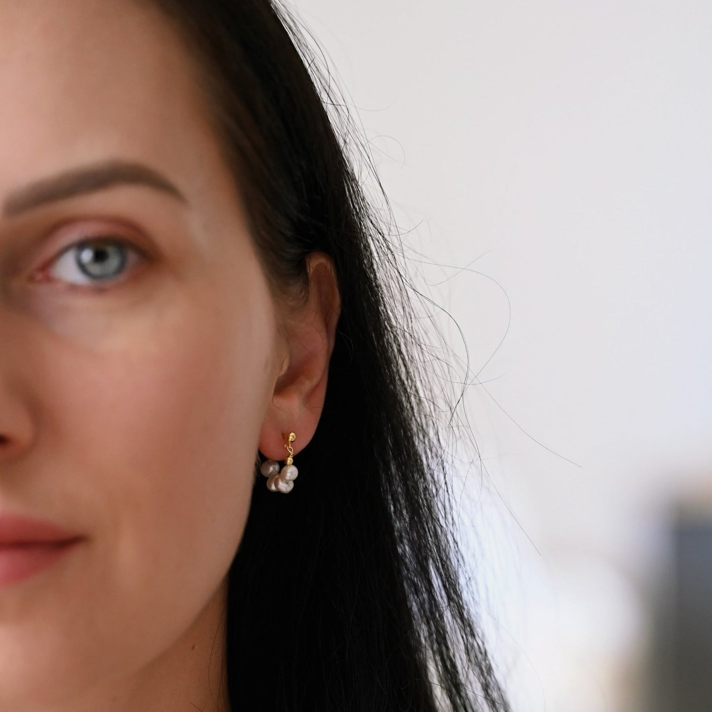 Zarte kleine Creolen, runde Süßwasserperlen, 925er Silber, 18K Gold