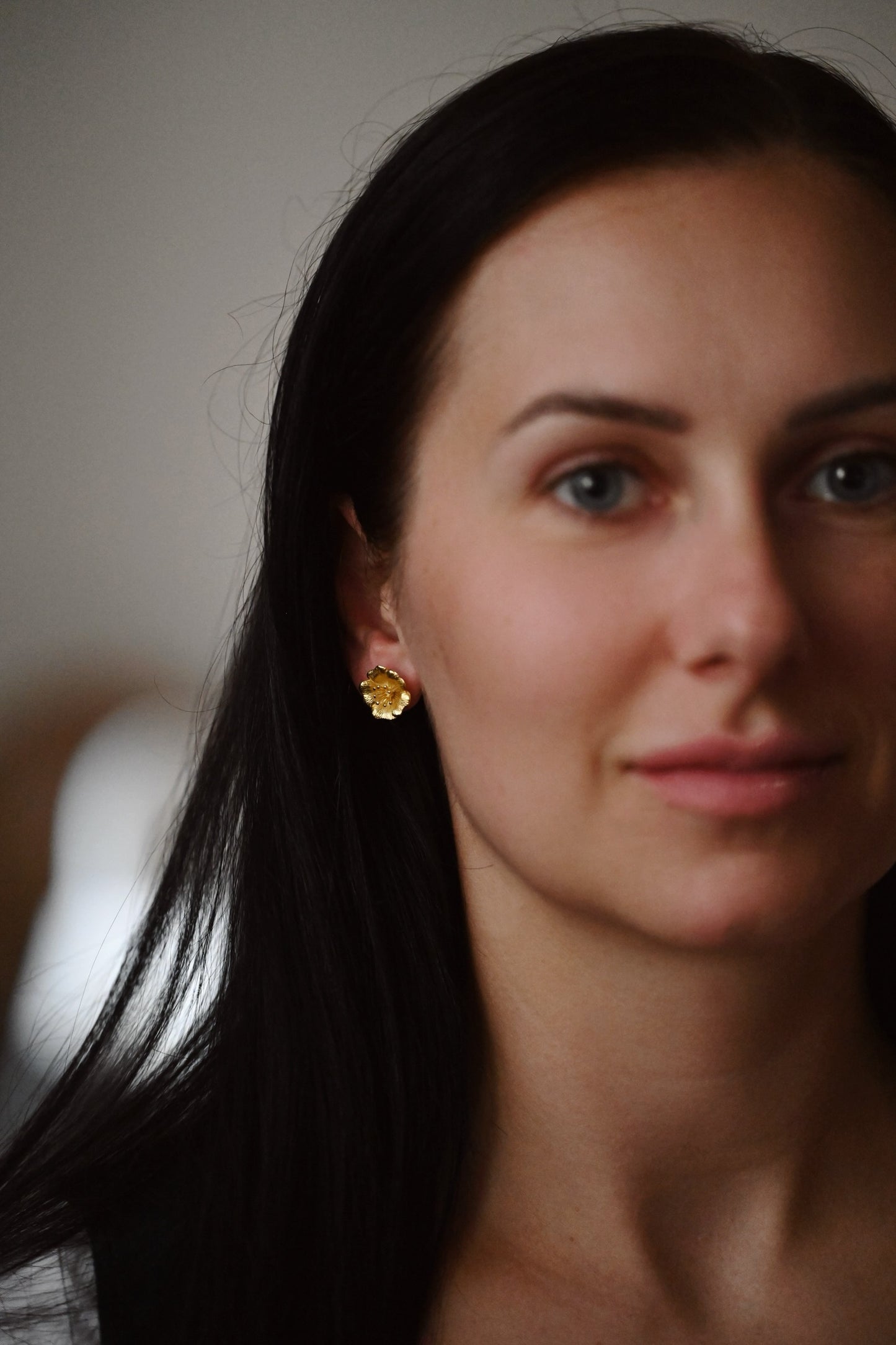 Handgefertigte Ohrstecker Wildrose , 925er Silber, 18K Gold