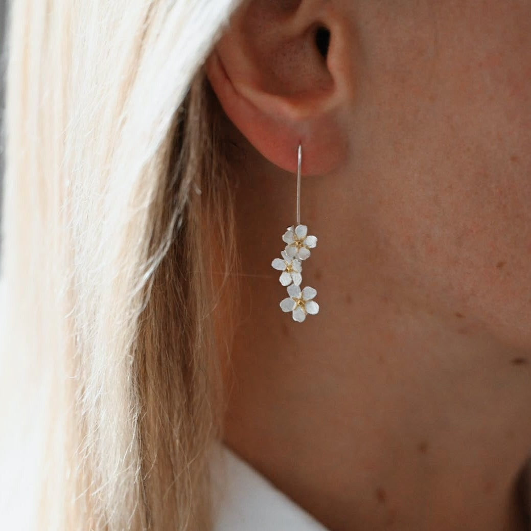 Handgefertigte Hängeohrringe Vergissmeinnicht, 925er Silber, 18K Gold