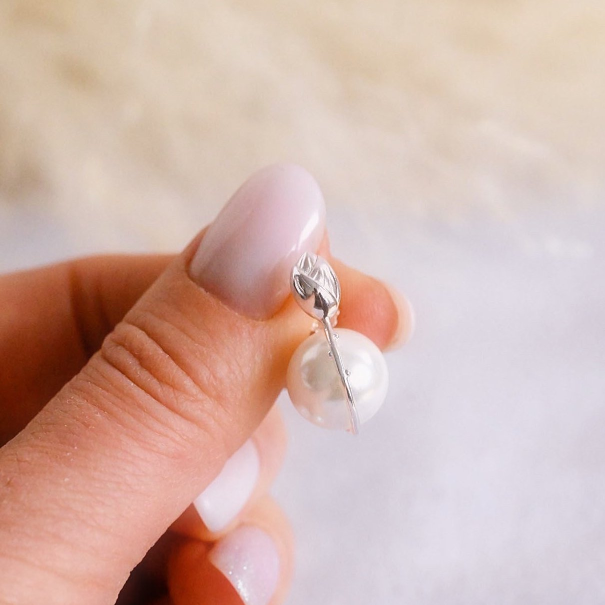 Elegante Ohrringe Lotus Blume und Shellperle, 925er Silber
