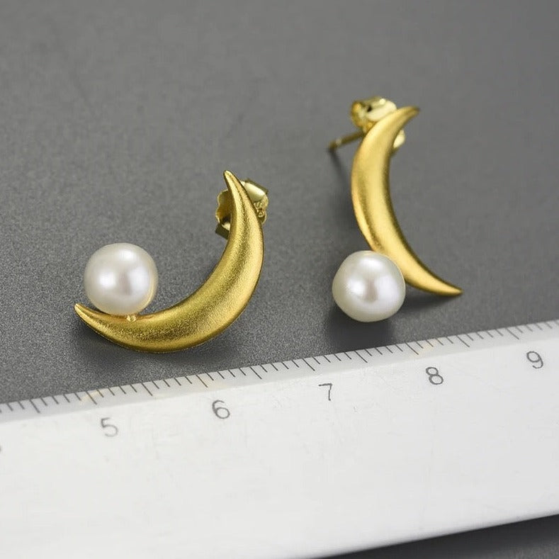 Earrings moon and pearl