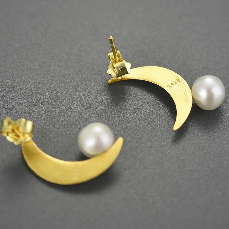 Earrings moon and pearl
