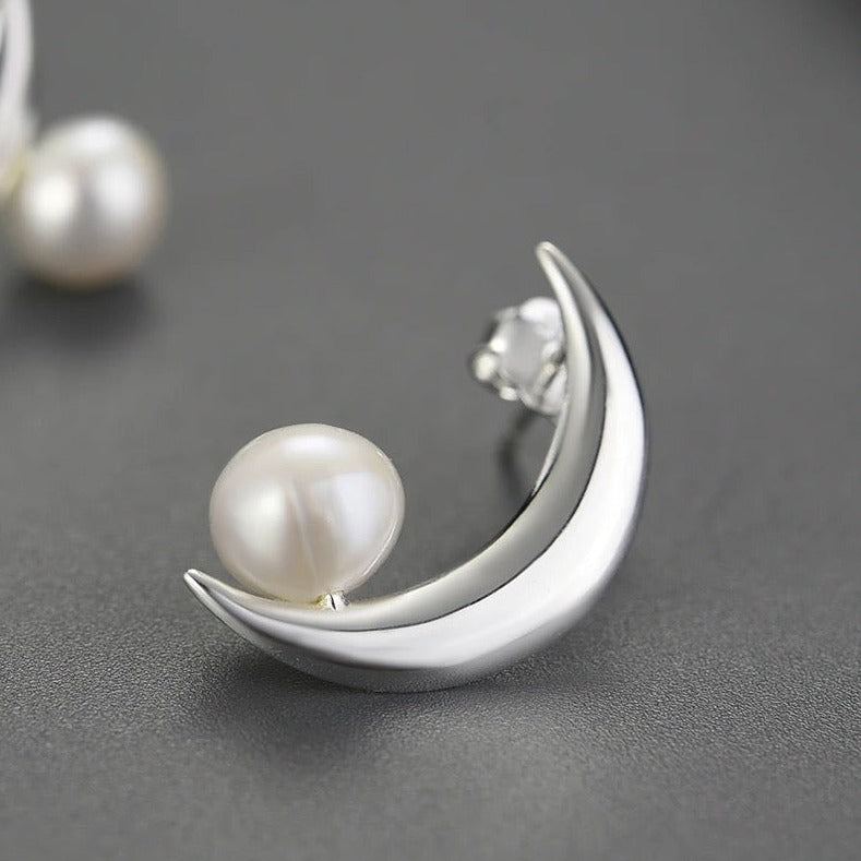 Earrings moon and pearl
