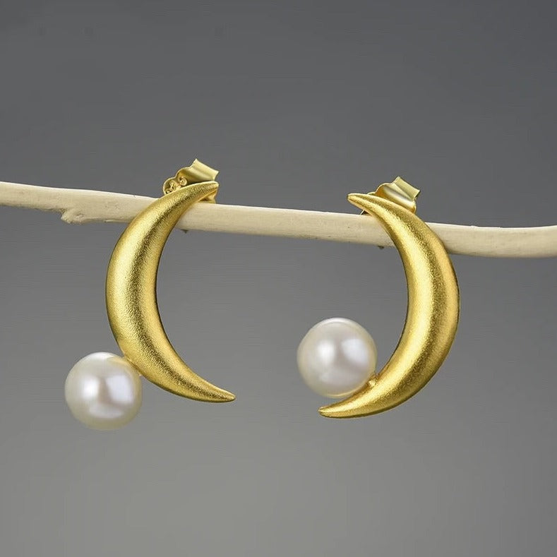 Earrings moon and pearl