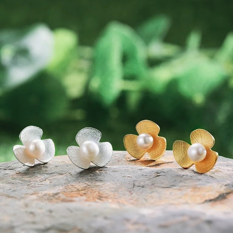 Stud earrings clover leaf with pearl