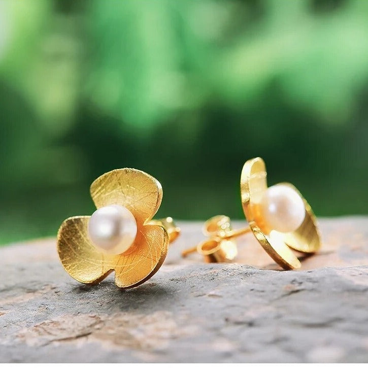 Stud earrings clover leaf with pearl
