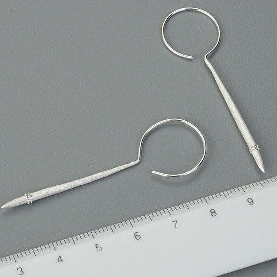Minimalistische Hängeohrringe große Nadel
