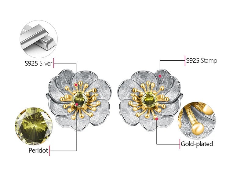 Handgefertigte Ohrstecker "Blühende Anemone" mit Peridot Silber