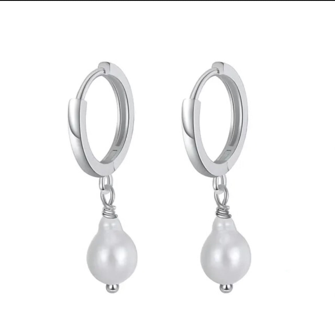 Small Hoop Earrings with Baroque Pearls Gold