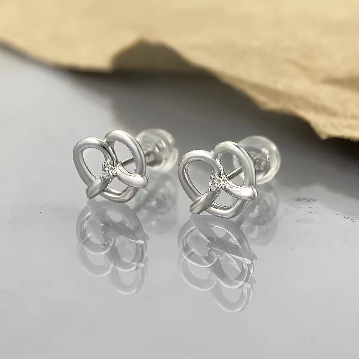Kleine Breze Ohrstecker, 925 Sterling Silber, 18K Gold