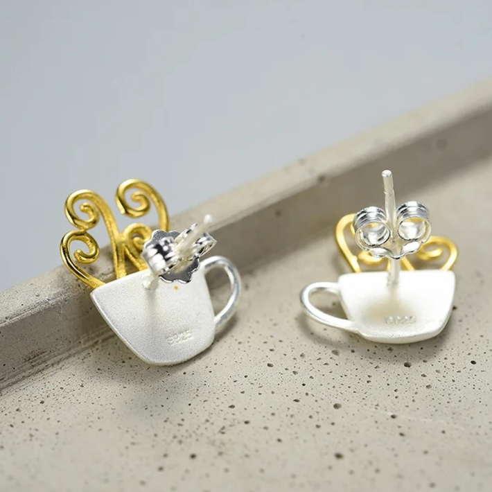 Tasse mit heißem Kaffee Ohrstecker, 925er Silber, 18K Gold