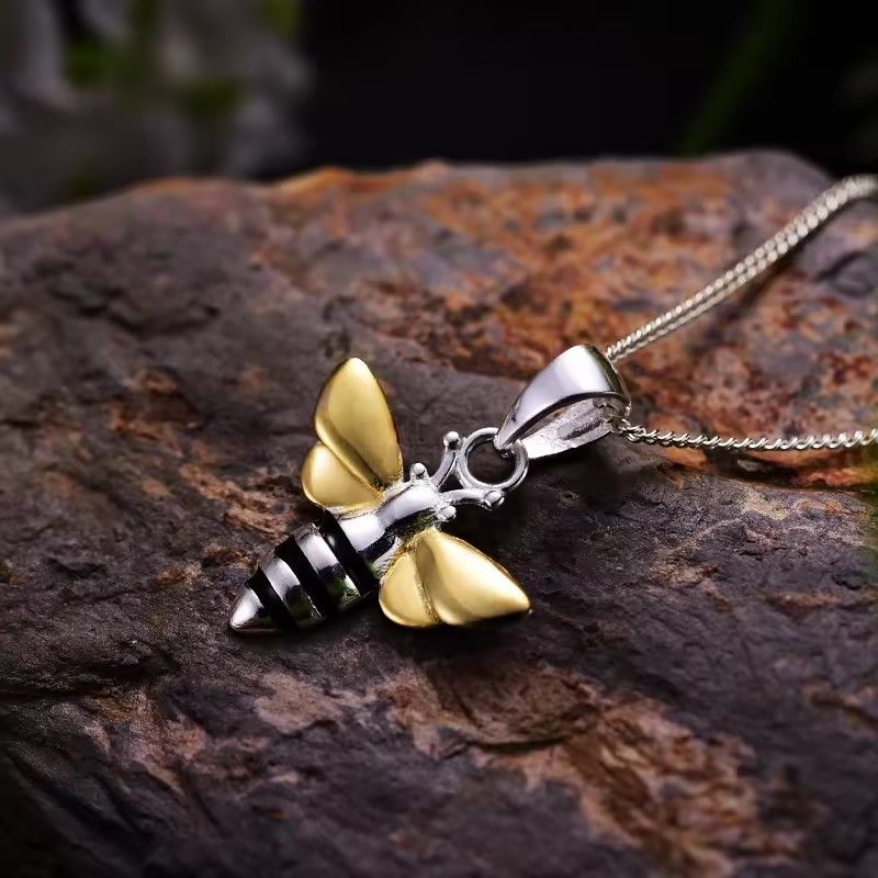 Schmuckset zierliche Ohrstecker und Halskette mit Bienen-Anhänger, 925er Silber, 18K Gold