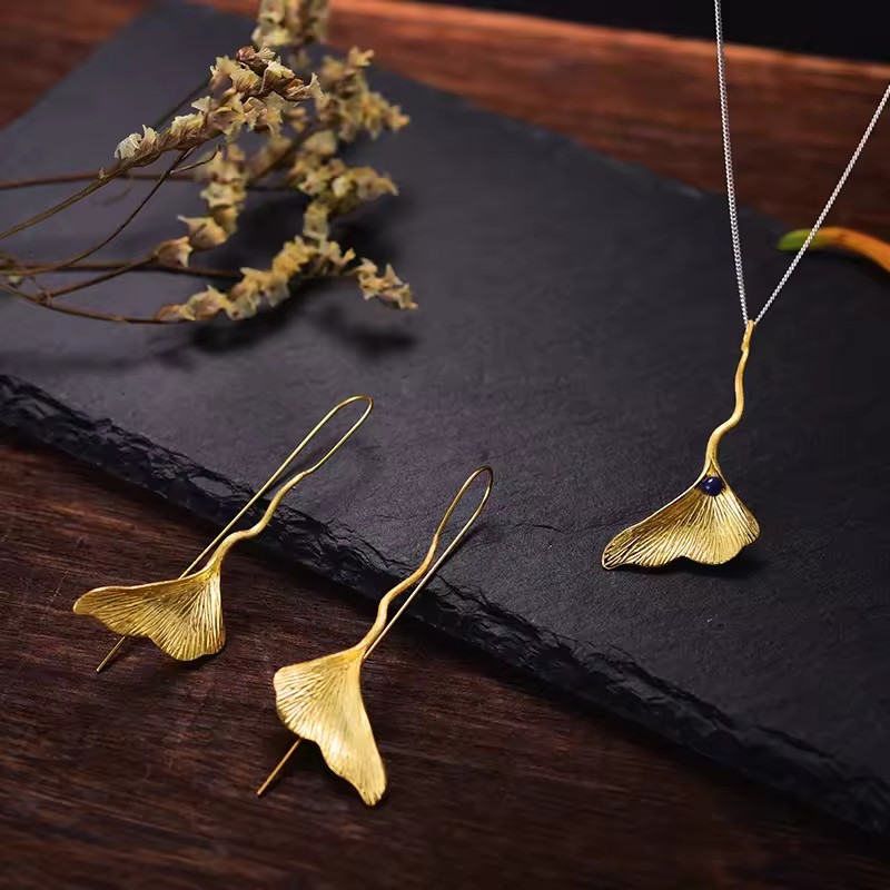 Handgefertigte Ginkgo Blatt Ohrringe, 925er Silber, 18K Gold