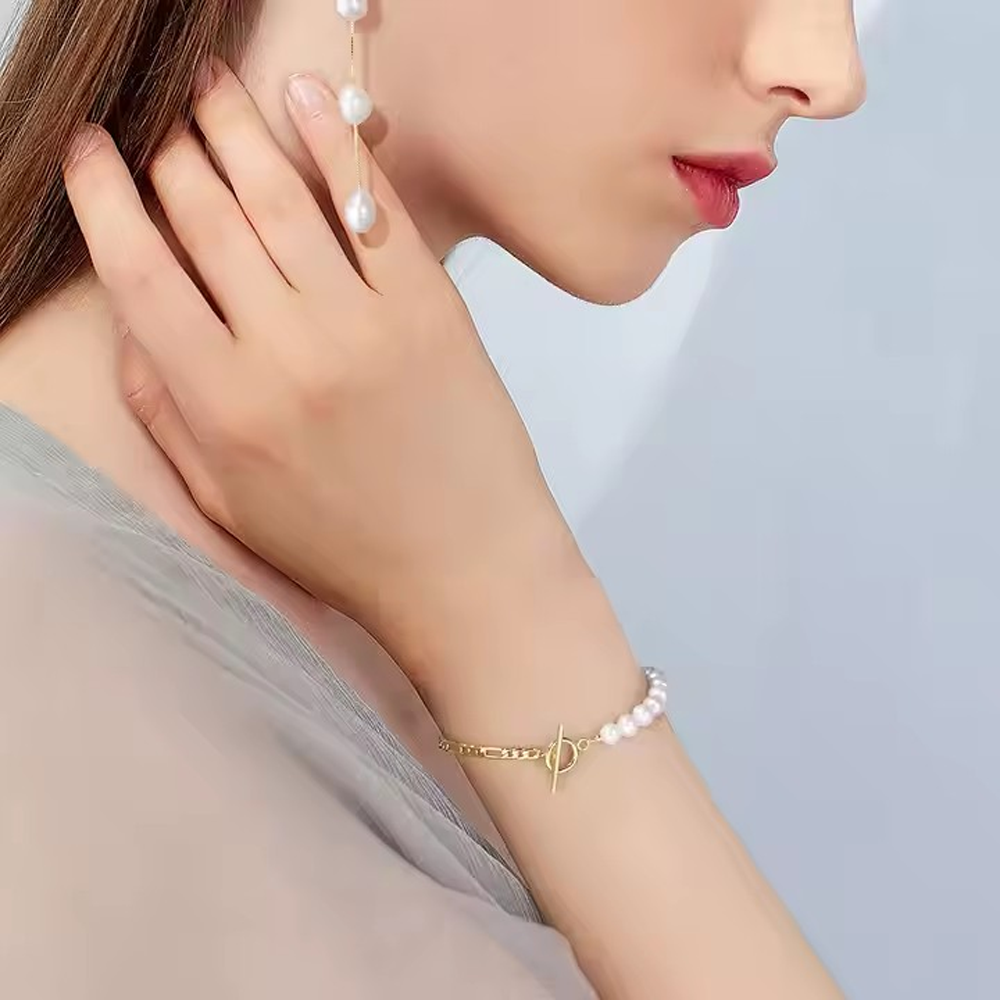 Elegantes Armband mit Figaro-Kette, Süßwasserperlen, 925er Silber, 14K Gold