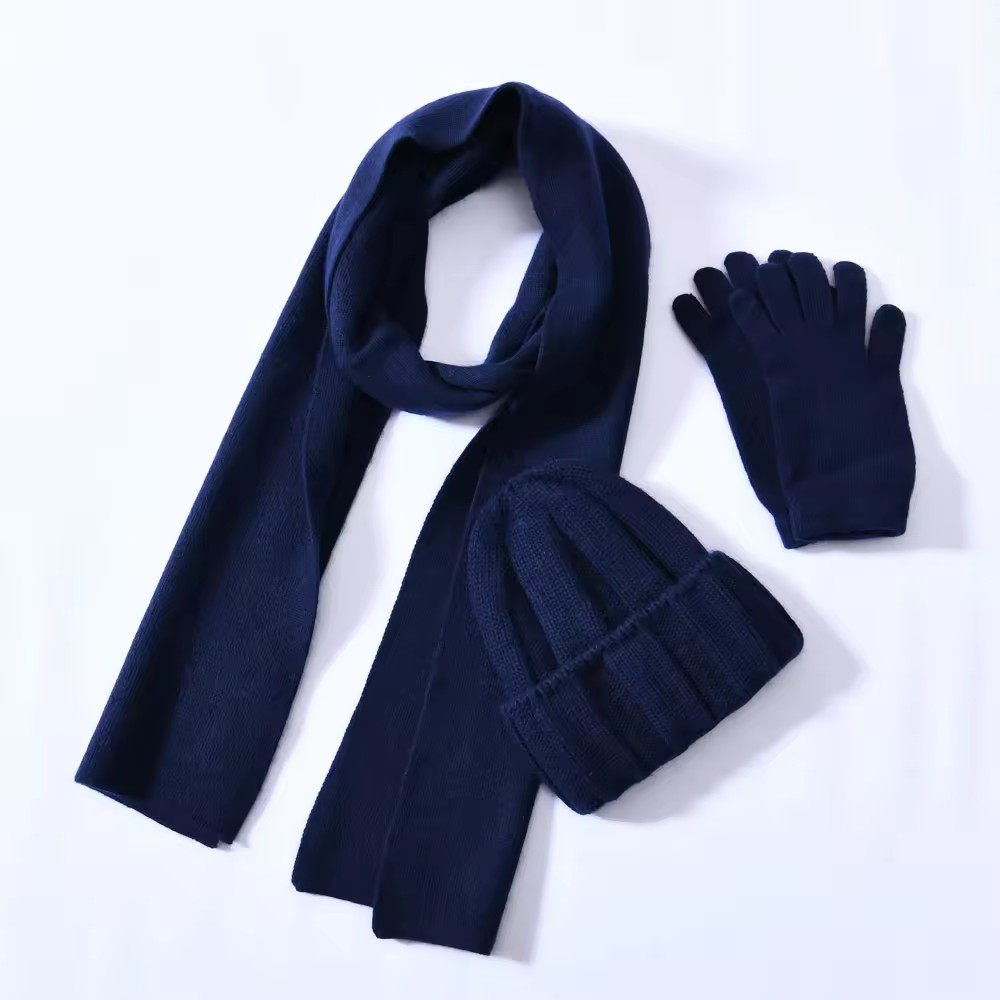 High-quality warm, soft hat, gloves and scarf made of cashmere and