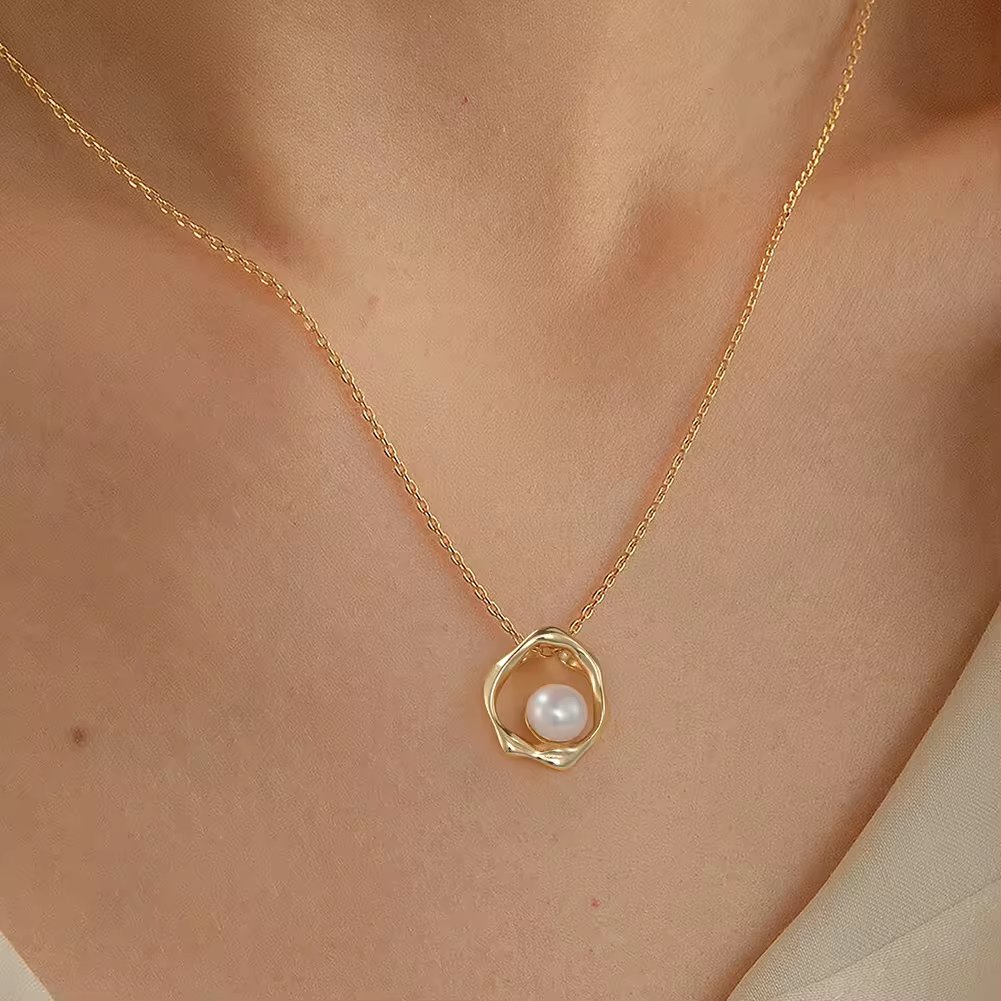 Handmade minimalist necklace irregular circle and pearl