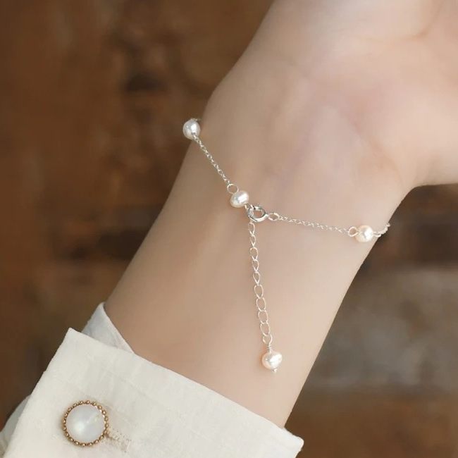 Handmade delicate bracelet, 925 silver, freshwater pearl