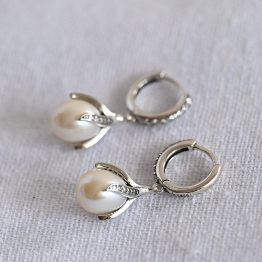 Handmade pearl earrings delicate flower, natural pearls, 925 silver