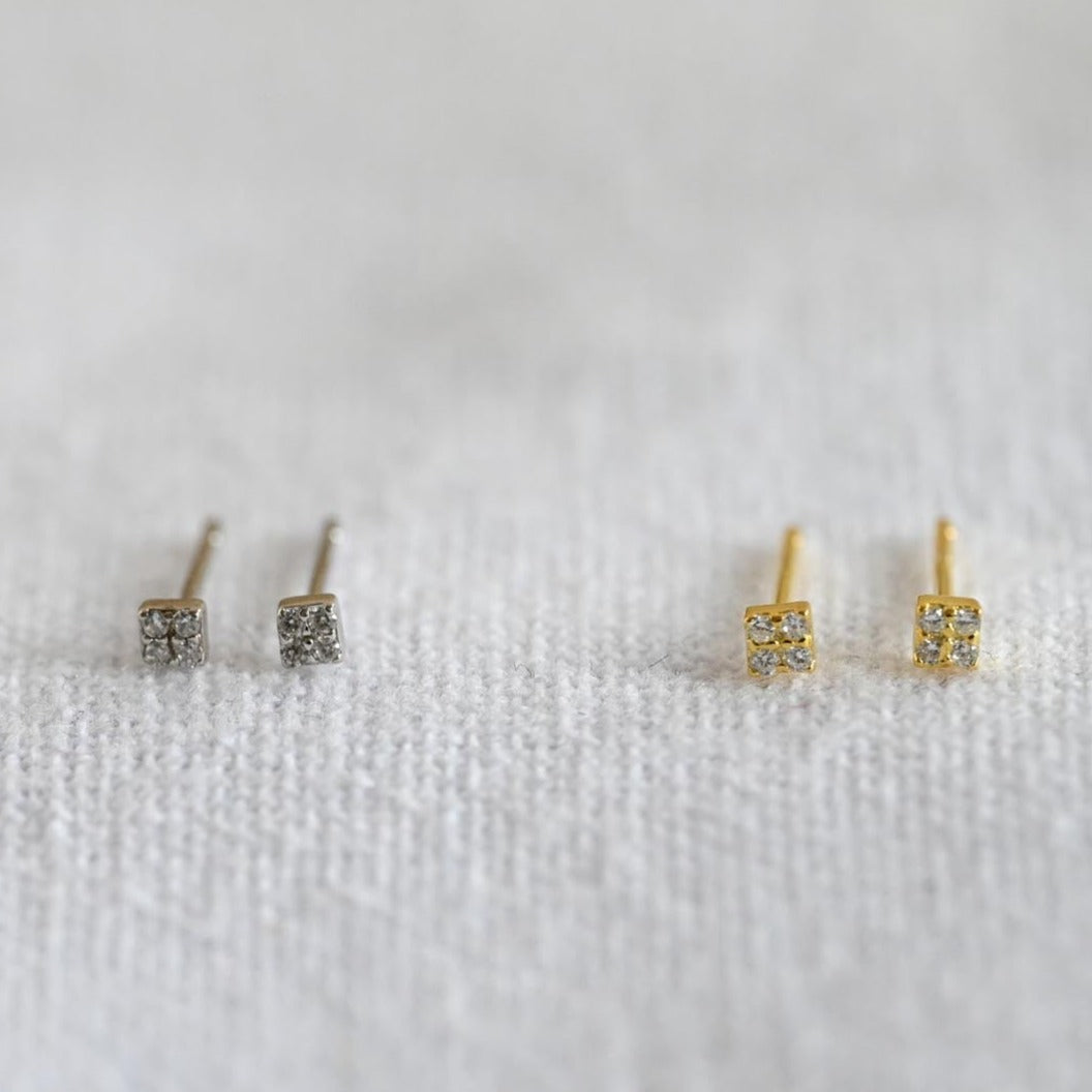 Minimalistische winzige Würfel Ohrstecker, 925er Silber, 18K Gold, Zirkon