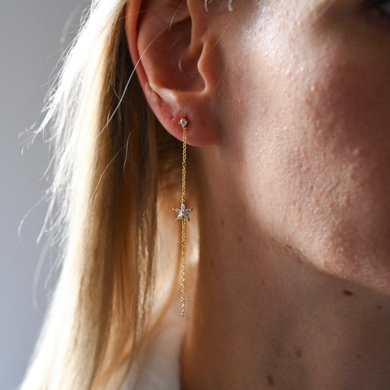 Chain Earrings with Delicate Flower Silver