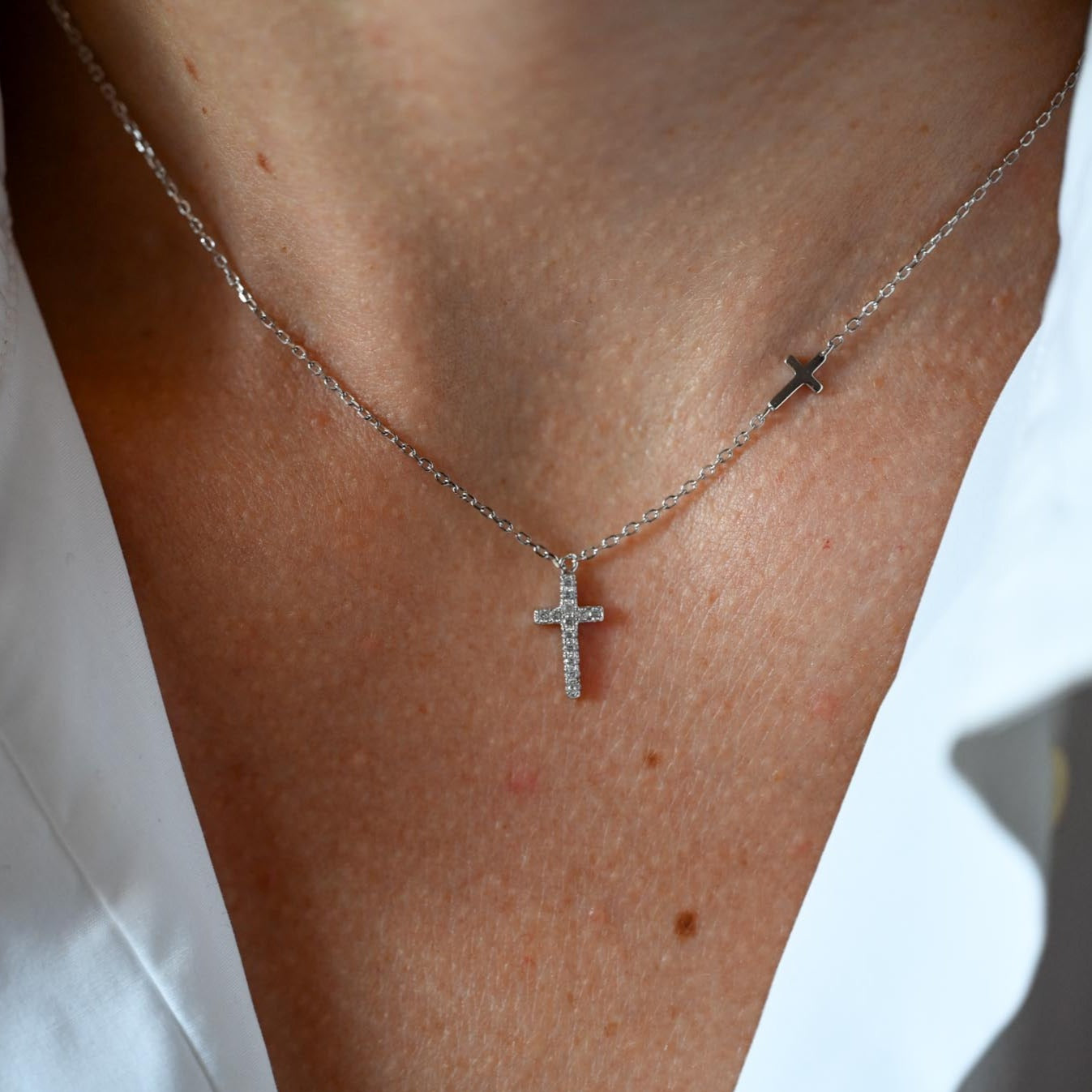 Minimalistische Halskette mit kleinem Zirkon Kreuz Anhänger, 925er Silber