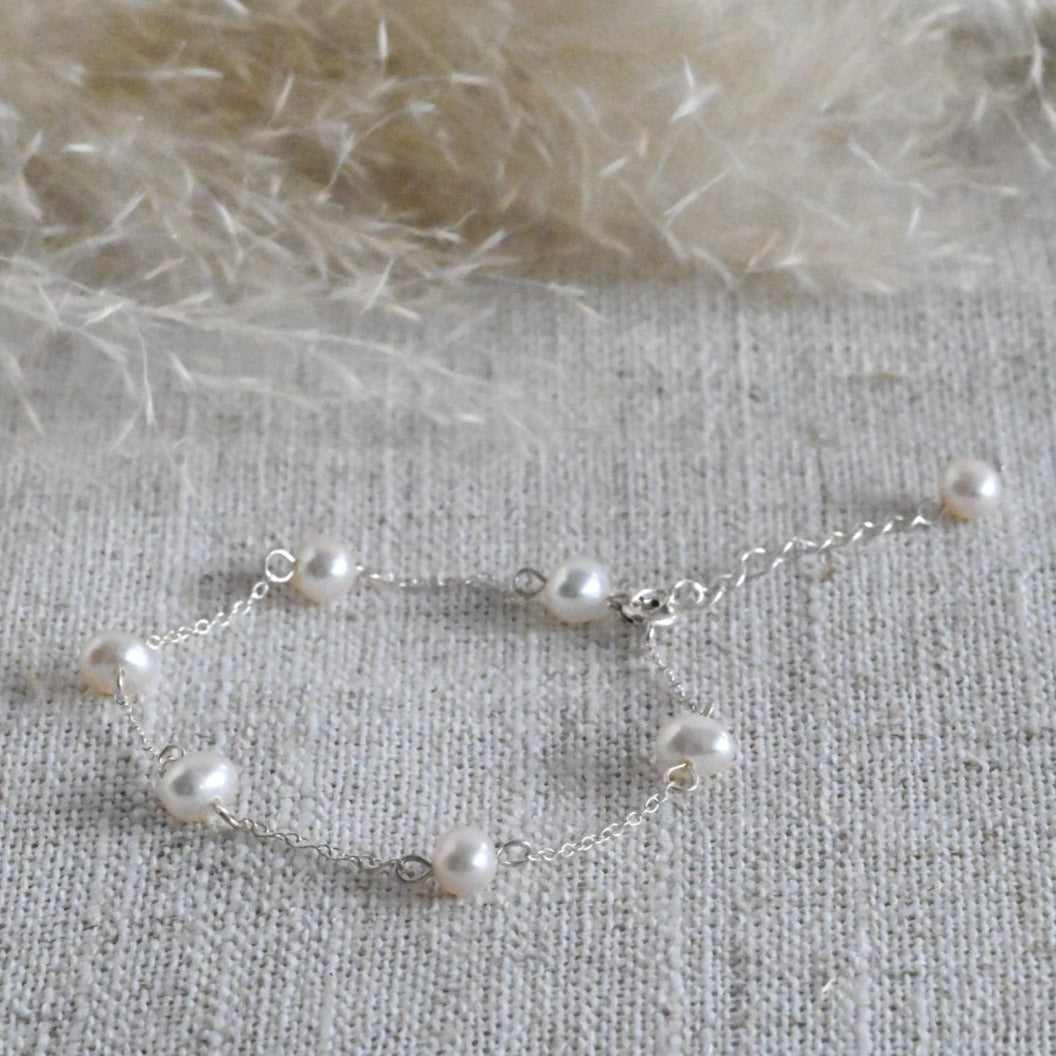 Handmade delicate bracelet, 925 silver, freshwater pearl