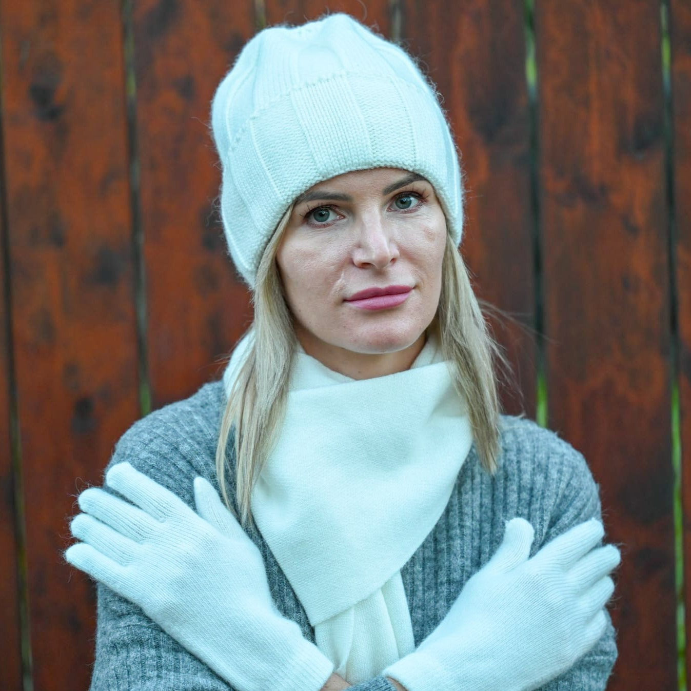 High-quality warm, soft hat, gloves and scarf made of cashmere and merino wool for women, white