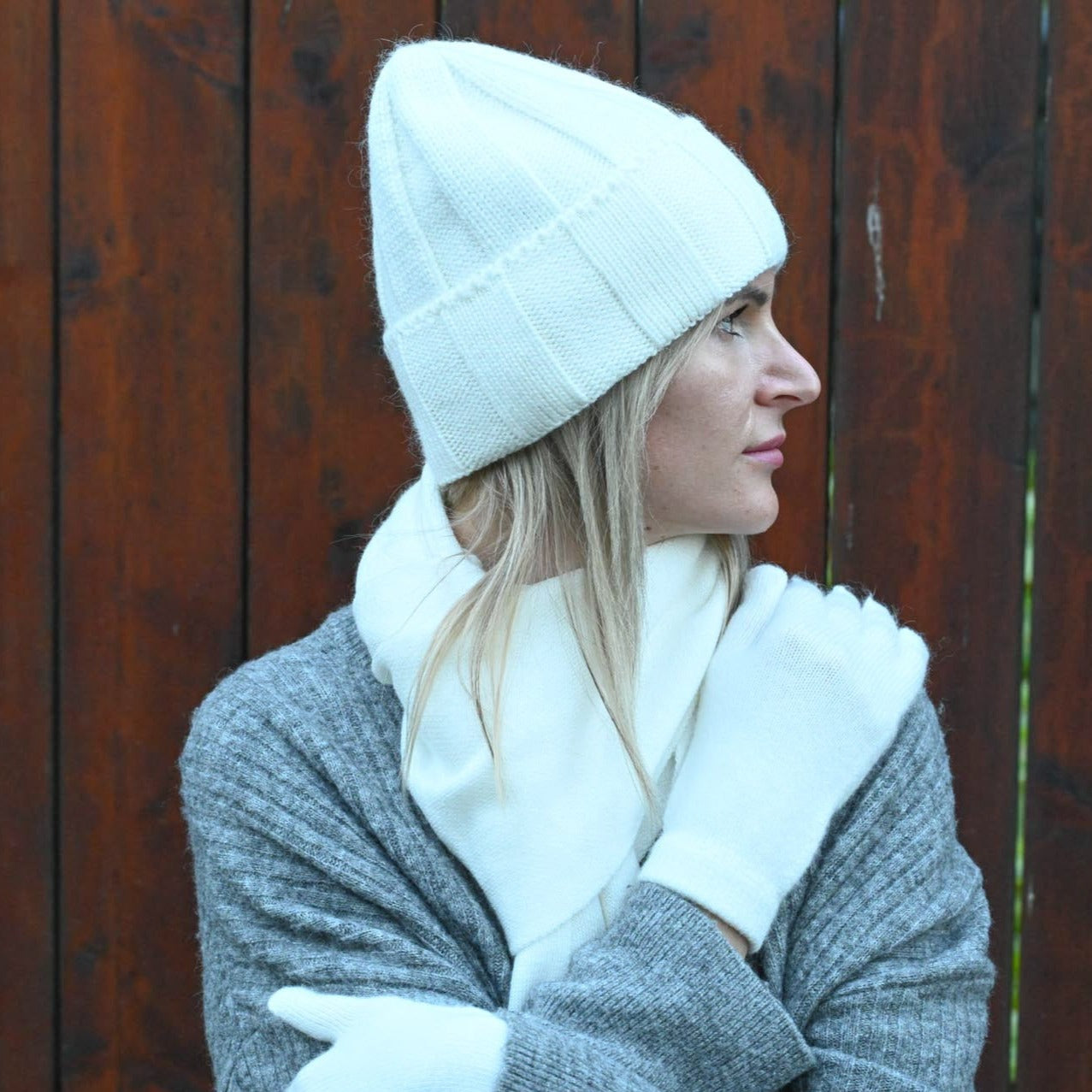 High-quality warm, soft hat, gloves and scarf made of cashmere and merino wool for women, white