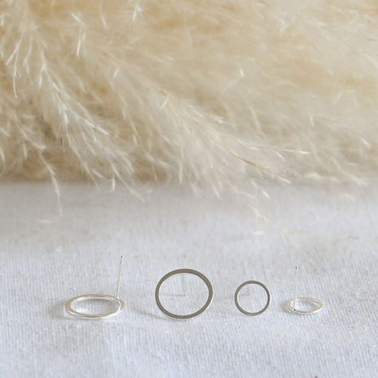 Simple circle stud earrings