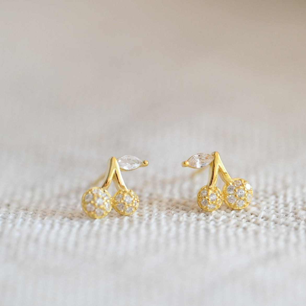 Minimalistische süße Kirschen Ohrstecker, 925er Silber, 14K Gold, Zirkon