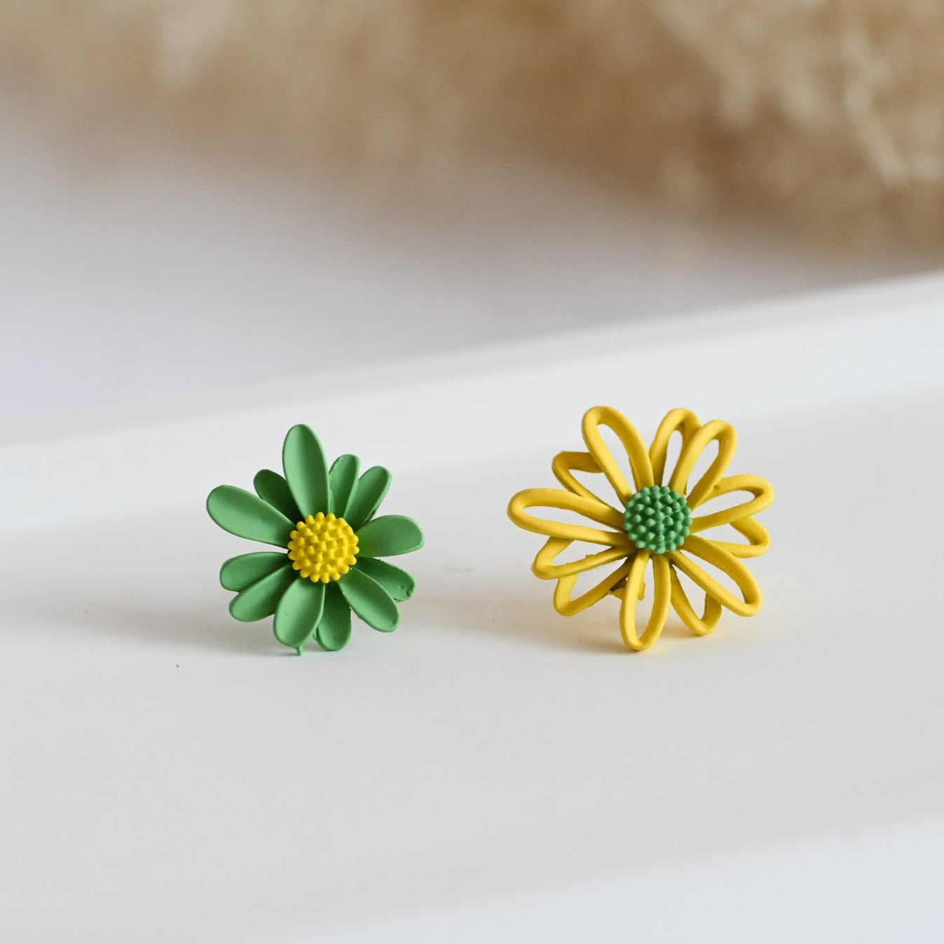 Chrysantheme und Gänseblümchen Ohrstecker aus Polymer Clay