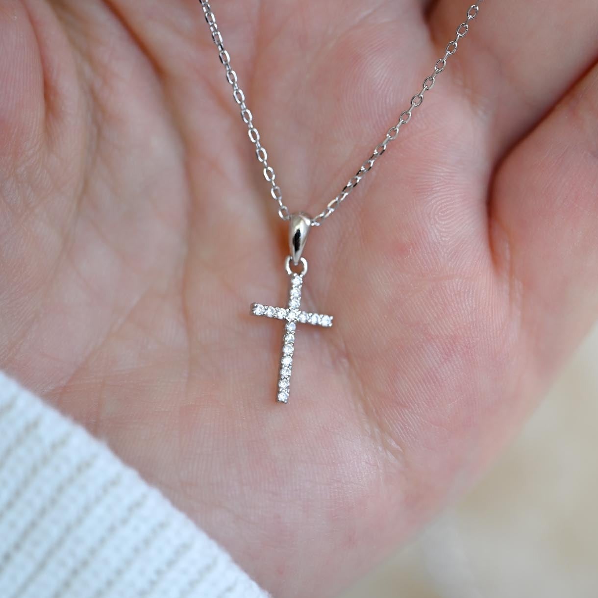 Minimalistische Kette mit kleinem Zirkon Kreuz Anhänger, 925er Silber