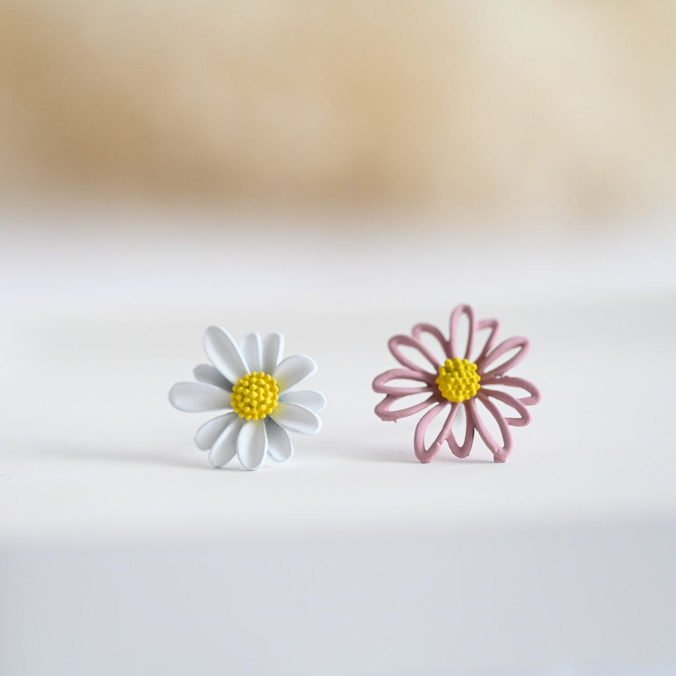 Chrysantheme und Gänseblümchen Ohrstecker aus Polymer Clay