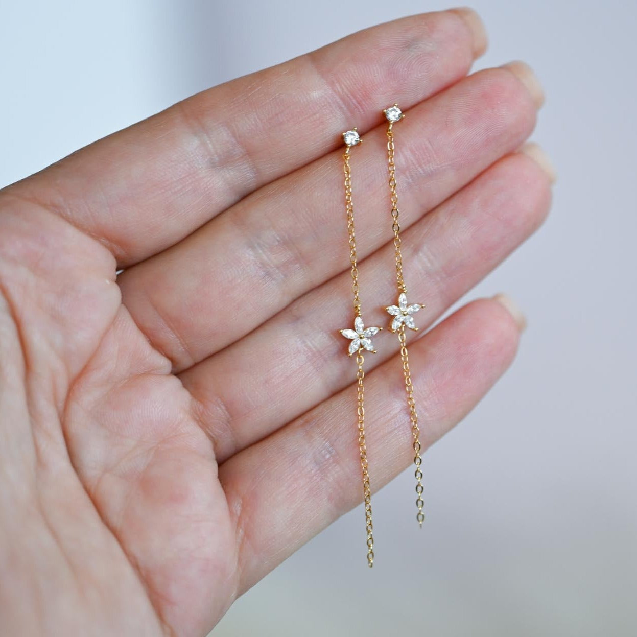 Chain Earrings with Delicate Flower Silver