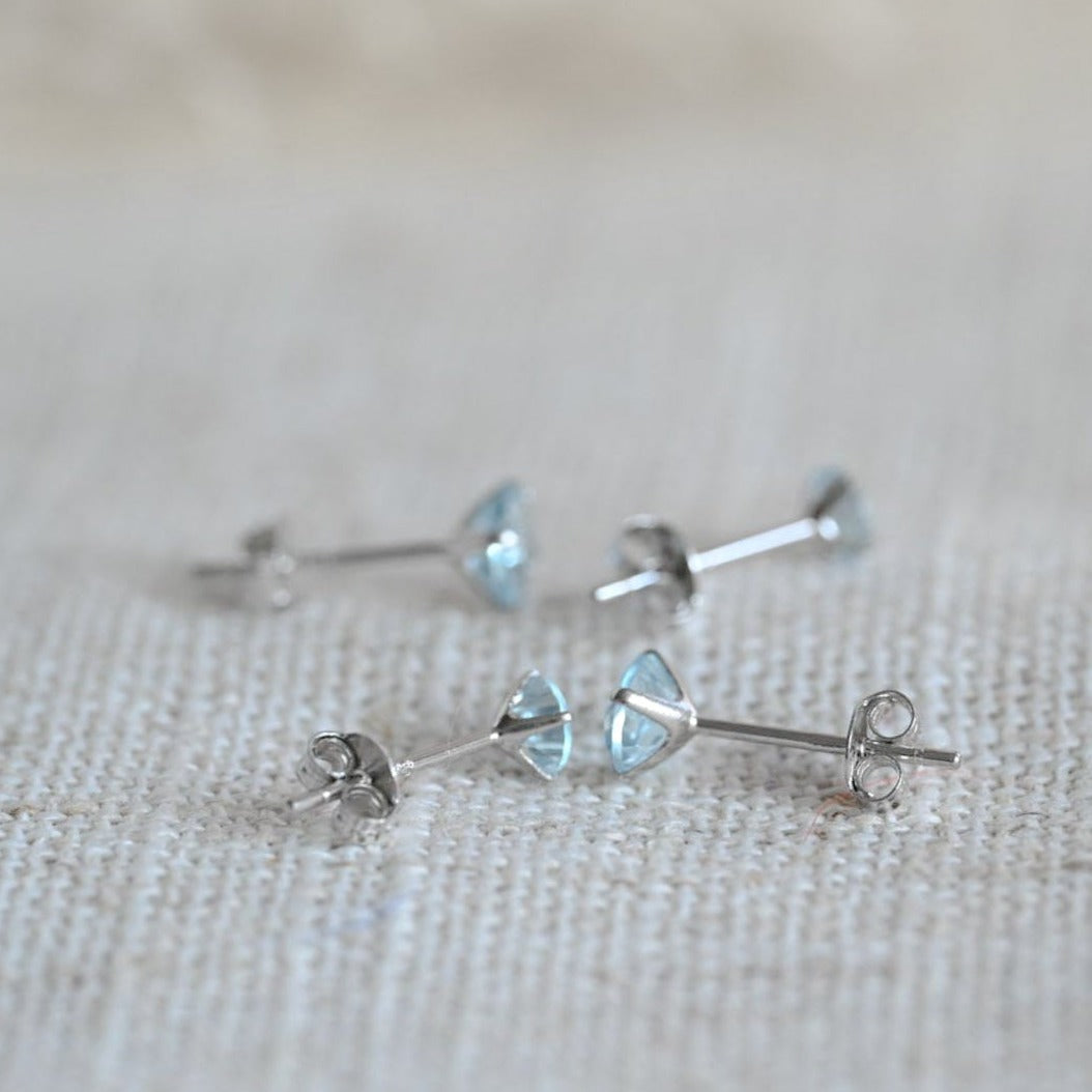 Mini stud earrings with natural topaz, 5mm and 4mm, 925 silver