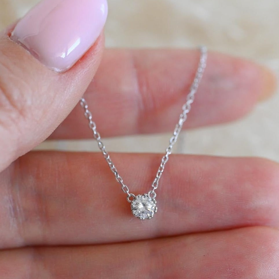 Minimalist delicate necklace with zircon pendant