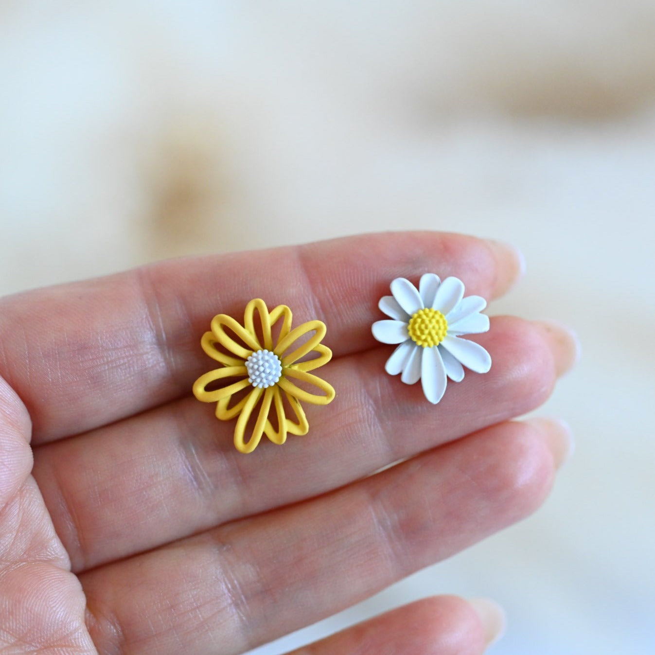 Chrysantheme und Gänseblümchen Ohrstecker aus Polymer Clay