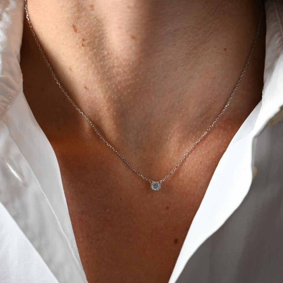 Minimalist delicate necklace with zircon pendant