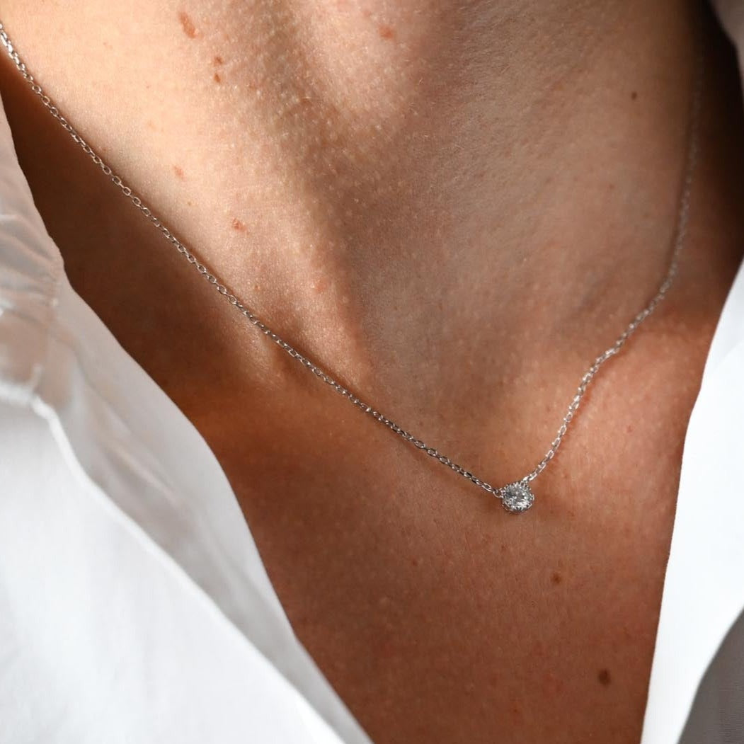 Minimalist delicate necklace with zircon pendant