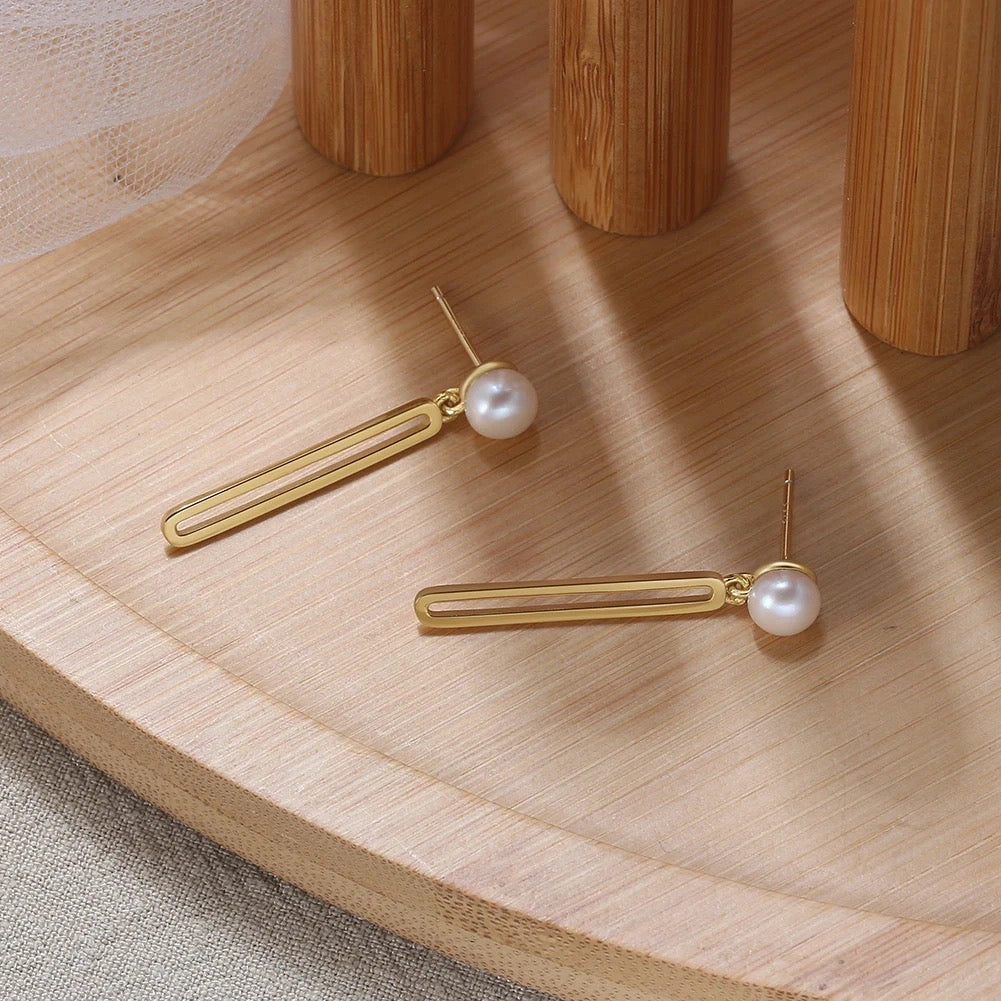 Elegant stud earrings pearl and bar pendant