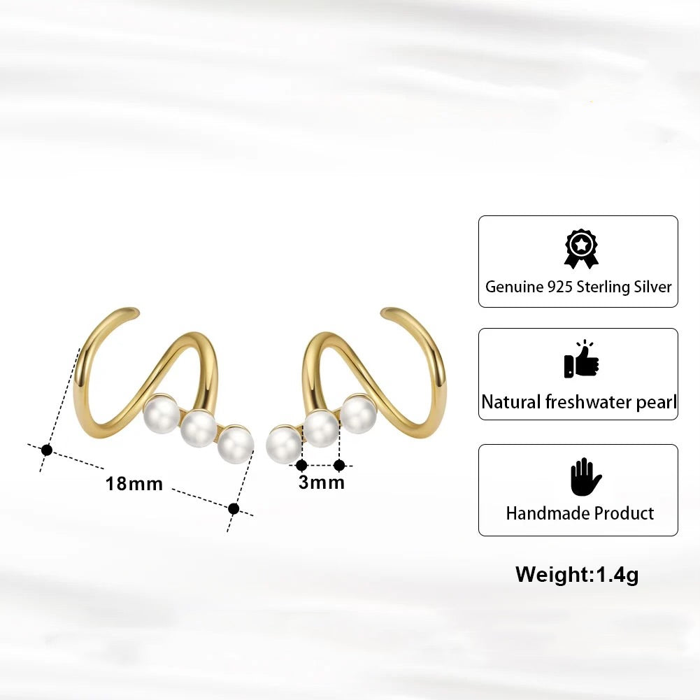 Moderne Ohrringe: kleine Spirale und 3 Süßwasserperlen