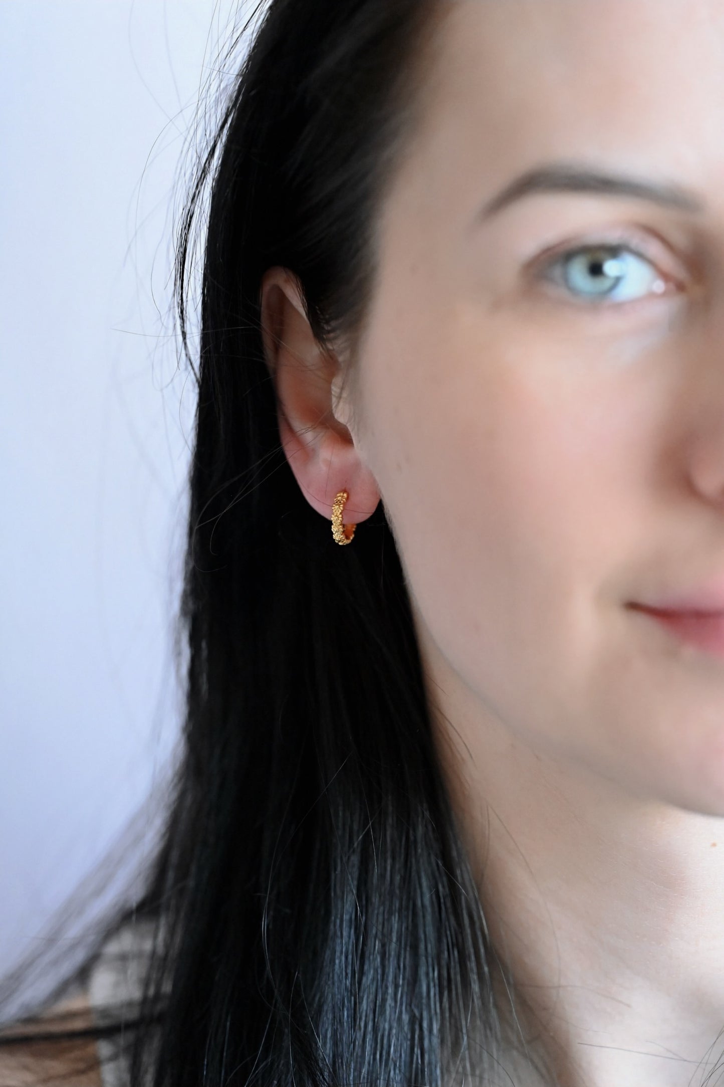 Kleine Gänseblümchen Creolen, 925 Sterling Silber, 18K Gold