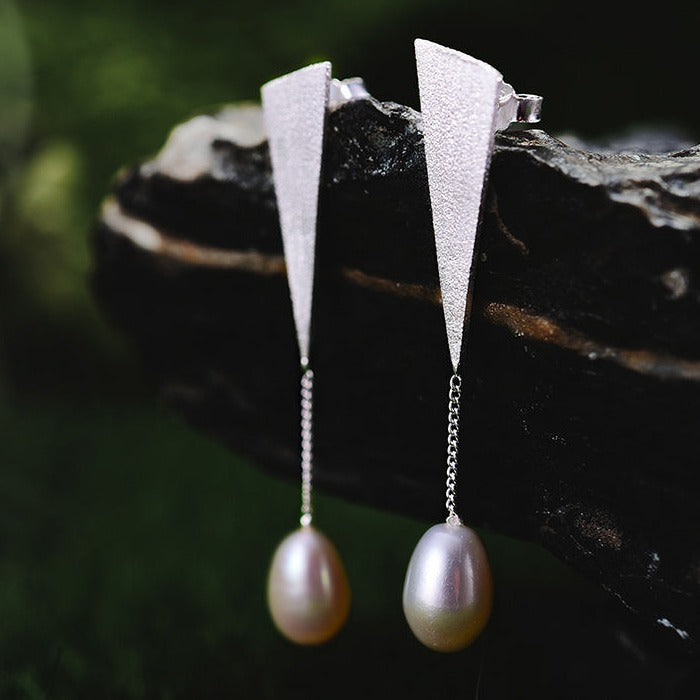 Hanging earrings triangle and pearl