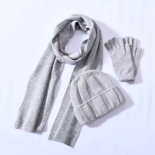 High-quality warm, soft hat, gloves and scarf made of cashmere and merino wool for women, light grey